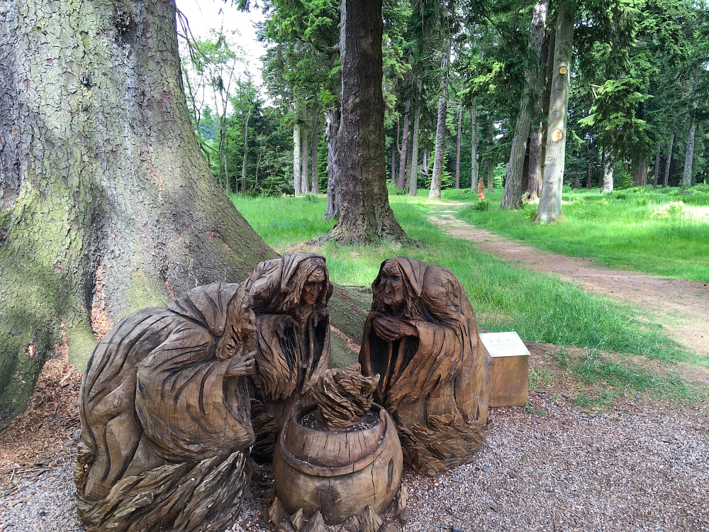 Wooden sculpture of the 3 witches from Macbeth